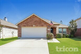 1317 Gayle St in Burleson, TX - Building Photo