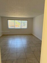 6960 Miami Gardens Dr in Hialeah, FL - Building Photo - Building Photo