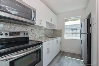 242 NW 14th St in Pompano Beach, FL - Building Photo - Building Photo