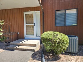 160 Brittany Farms Rd in New Britain, CT - Building Photo - Building Photo