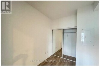 75 Canterbury Pl in Toronto, ON - Building Photo - Building Photo