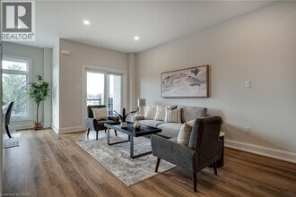 292 Vine St in St Catharines, ON - Building Photo - Building Photo