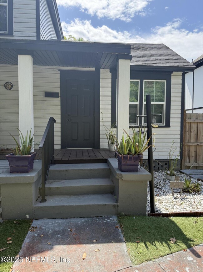 property at 133 W 6th St