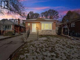 30 Ferris Rd in Toronto, ON - Building Photo