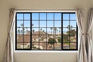 558 Terrace View Pl in Port Hueneme, CA - Building Photo