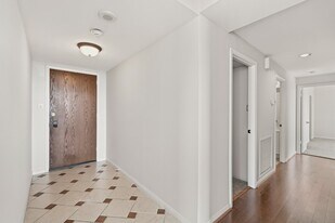 14 Greenway Plz in Houston, TX - Building Photo