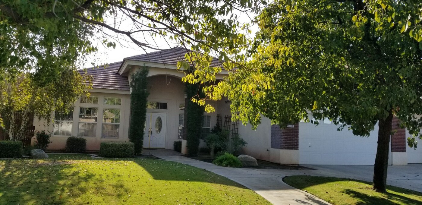 1012 Lisbury Ct in Bakersfield, CA - Building Photo