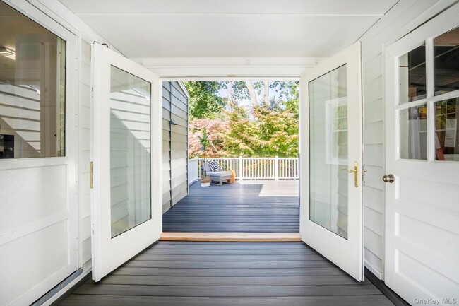 162 N Rd in White Plains, NY - Building Photo - Building Photo