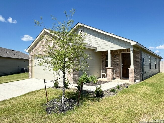 1324 Moby Dr in New Braunfels, TX - Foto de edificio - Building Photo