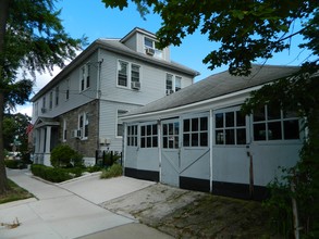 Van Nest Colonial in Bronx, NY - Foto de edificio - Building Photo