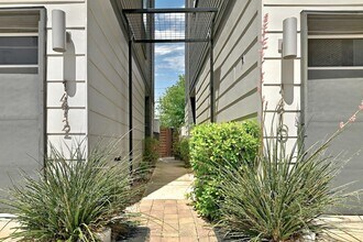 1412 Waterloo Shore Ln in Austin, TX - Building Photo - Building Photo