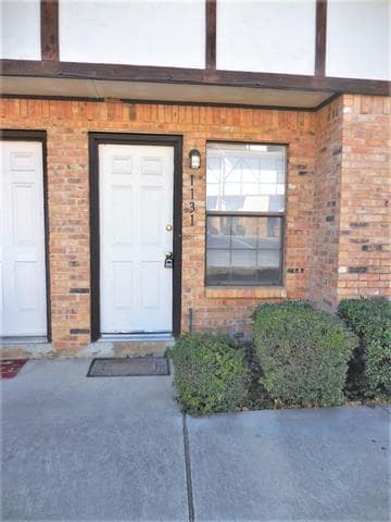 1131 Dallas Dr in Denton, TX - Building Photo - Building Photo