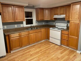 85 N Branch Pky in Springfield, MA - Building Photo