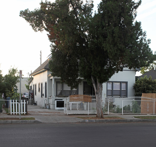 2822 Huron St in Los Angeles, CA - Foto de edificio - Building Photo