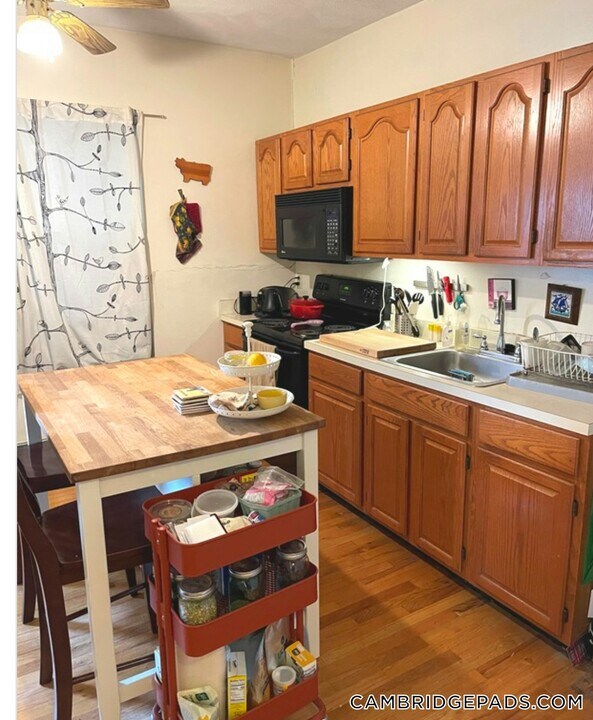 122 Berkshire St in Cambridge, MA - Building Photo