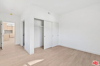 2521 S Orange Dr in Los Angeles, CA - Building Photo - Building Photo