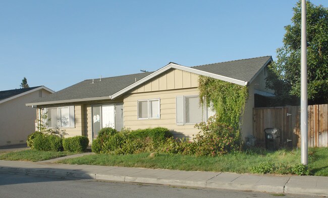 2550 Bowers Ave in Santa Clara, CA - Building Photo - Building Photo