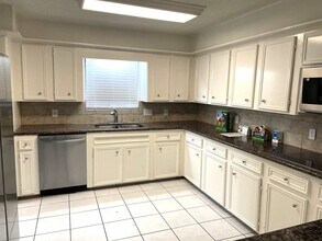 3822 Stillview Dr in Houston, TX - Building Photo - Building Photo