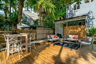 970 NW 10th Ave in Miami, FL - Building Photo - Building Photo