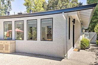 155 E Creek Dr in Menlo Park, CA - Building Photo - Building Photo