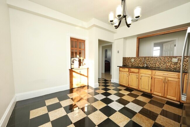 488 Pleasant St in Malden, MA - Building Photo - Building Photo