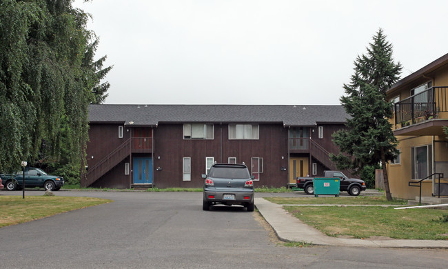 Karmin Apartments in Puyallup, WA - Building Photo - Building Photo