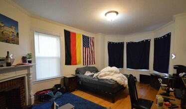 28 Circuit St, Unit 3 in Boston, MA - Foto de edificio - Building Photo