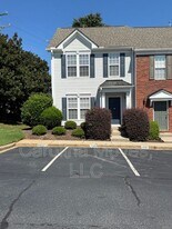 230 Spring Crossing Cir in Greer, SC - Building Photo