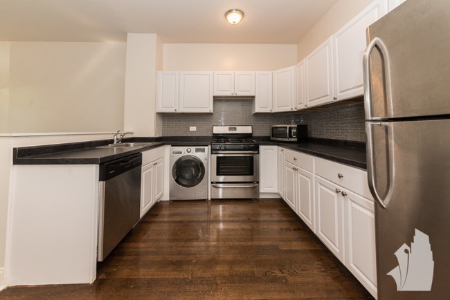 646 W Roscoe St in Chicago, IL - Building Photo - Building Photo