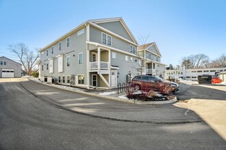 Folger's  Landing in Dover, NH - Building Photo - Interior Photo