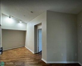 761 N Pine Island Rd in Plantation, FL - Building Photo - Building Photo