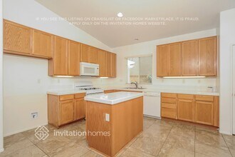42213 Marbella St in Quartz Hill, CA - Foto de edificio - Building Photo