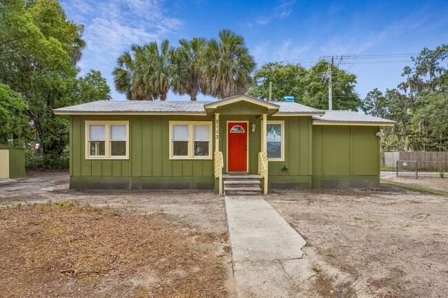 property at 2113 Silver Lake Dr
