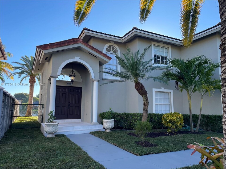 4371 SW 159th Path in Miami, FL - Building Photo