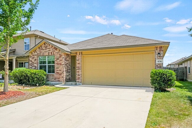 836 Red Crossbill in San Antonio, TX - Building Photo - Building Photo