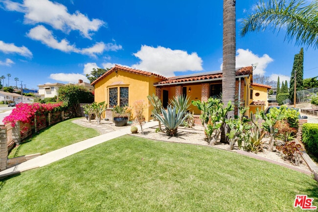 3757 Lorado Way in Los Angeles, CA - Building Photo - Building Photo