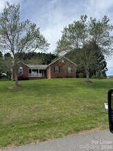 186 Chesterfield Dr in Taylorsville, NC - Building Photo - Building Photo