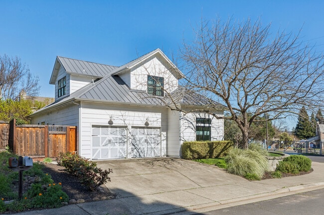 1810 Quail Ct in St Helena, CA - Building Photo - Building Photo