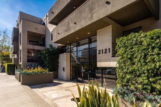 Beloit Place in Los Angeles, CA - Building Photo - Building Photo