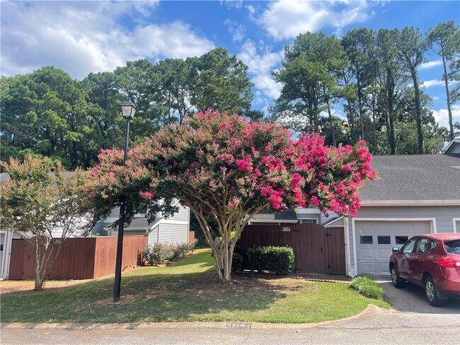 property at 5014 Meadow Ln