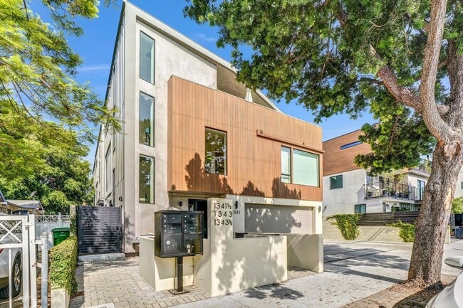 property at 1343 Seward St