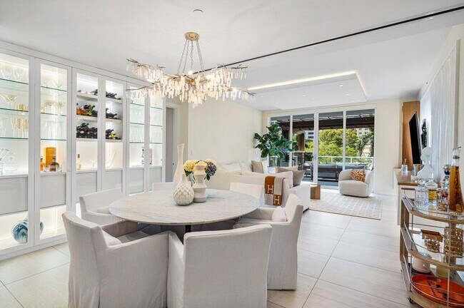 200 SE Mizner Blvd, Unit 308 in Boca Raton, FL - Foto de edificio - Building Photo