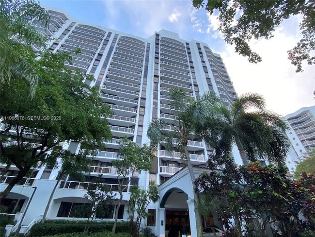 3640 Yacht Club Dr, Unit 103 in Aventura, FL - Foto de edificio - Building Photo