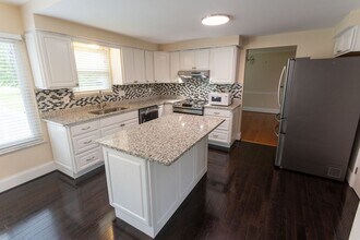 7963 Thistlewood Dr in West Chester Township, OH - Building Photo - Building Photo