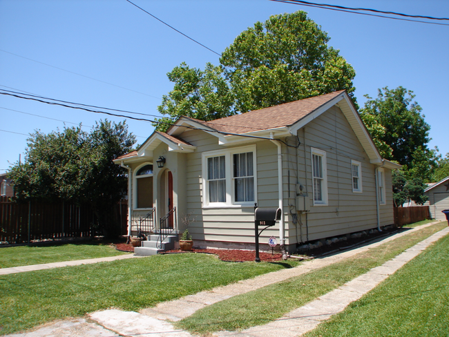 property at 913 Milton St