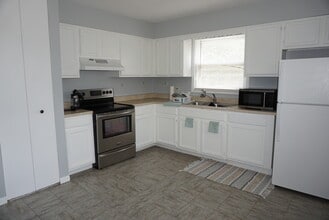 4042 Charleston Rd, Unit 2W in Matteson, IL - Building Photo - Building Photo