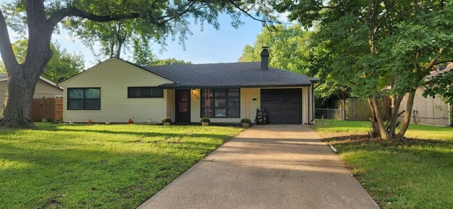 property at 3913 SW Dixie Ct