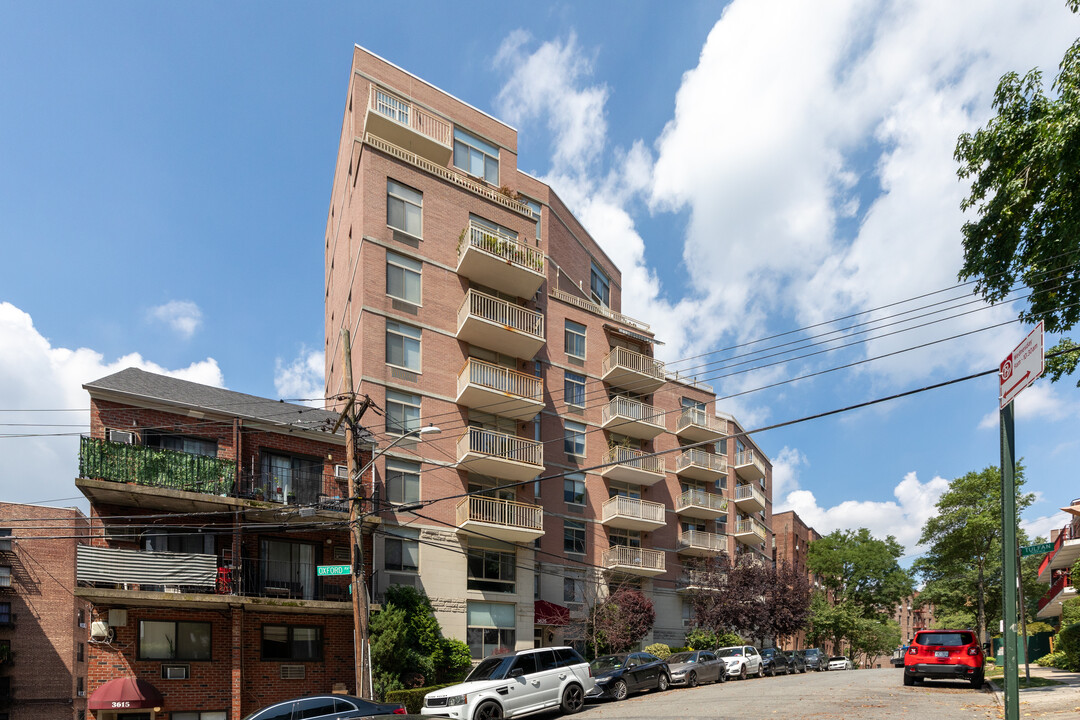 Promenade East in Bronx, NY - Building Photo