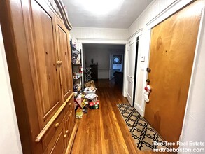200 Commonwealth Ave, Unit 1 in Chestnut Hill, MA - Building Photo - Building Photo