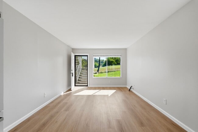 27735 Mountain Meadow Rd, Unit 19 in Escondido, CA - Foto de edificio - Building Photo